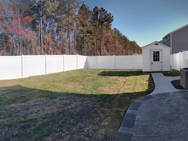 Vinyl Fence Repair Fort Mill Sc Vinyl Fence Installed In A Residential House 768x576 1